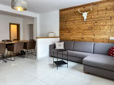 Ein Sitzbereich in der Unterkunft Our's Living - modern Apartments with Sauna near Kitzbüheler Alpen ski lift