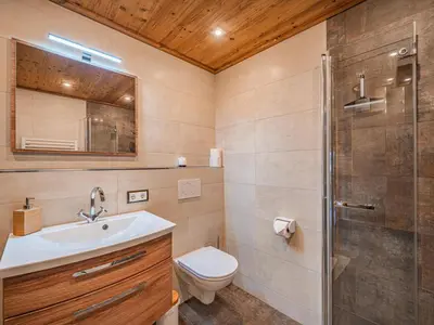 Ein Badezimmer in der Unterkunft Hilde XL