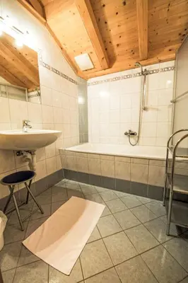 Ein Badezimmer in der Unterkunft Holiday Home Alpenglück by Interhome
