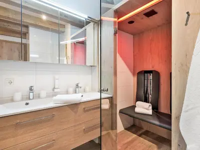 Ein Badezimmer in der Unterkunft Apartment Resort Tirol Brixen 2 by Interhome