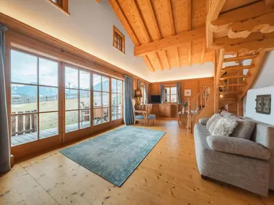 Ein Sitzbereich in der Unterkunft Chalet in Kitzbühel near Ski Lifts