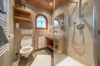 Ein Badezimmer in der Unterkunft Appartement Sonne im Ferienhaus Johanna - Mayrhofen-Hippach- In der Nähe von der Skipiste