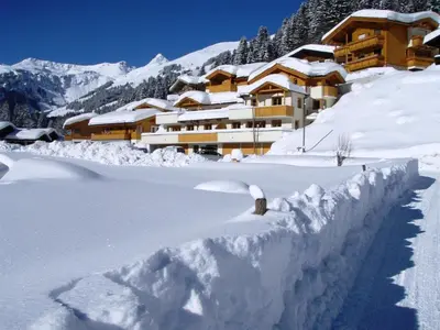 Chalet in Saalbach near Ski Lift & Sauna im Winter