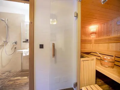 Ein Badezimmer in der Unterkunft Alpine Chalet with Sauna and Balcony