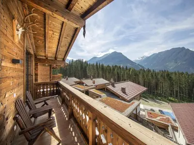 Ein allgemeiner Bergblick oder ein Berglick von des Chalets aus
