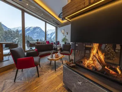 Ein allgemeiner Bergblick oder ein Berglick von des Chalets aus