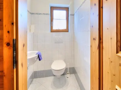 Ein Badezimmer in der Unterkunft Holiday Village Wildschönau Chalet with Terrace
