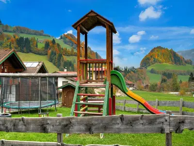 Ein Kinderspielbereich in der Unterkunft Feriendorf Wildschönau -Cozy Escape