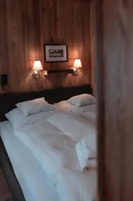 Ein Bett oder Betten in einem Zimmer der Unterkunft Löw Chalet Suite 2, Steps from the Slopes by 360 Estates