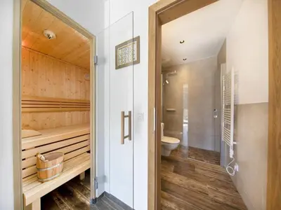 Ein Badezimmer in der Unterkunft Chalet in Neukirchen by the Slopes