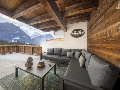 Ein allgemeiner Bergblick oder ein Berglick von des Chalets aus