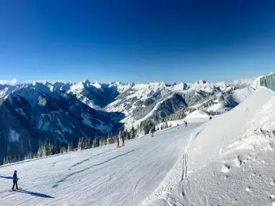 Chalet in Saalbach near Ski Lift im Winter