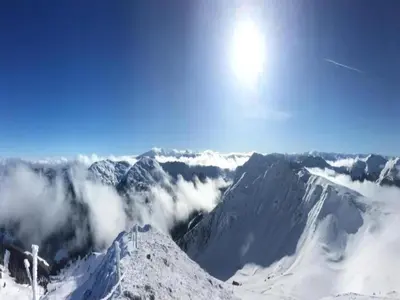 Ein allgemeiner Bergblick oder ein Berglick von des Chalets aus