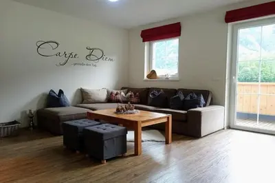 Ein Sitzbereich in der Unterkunft Apartment in Aschau near Hochzillertal Slopes