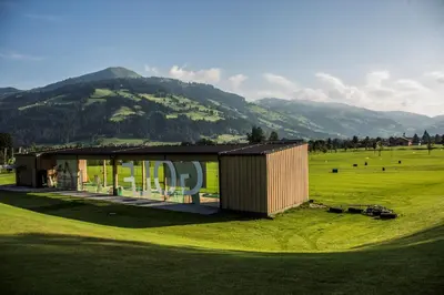 Ein allgemeiner Bergblick oder ein Berglick von der Pension aus