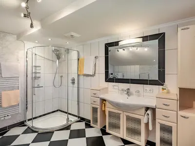 Ein Badezimmer in der Unterkunft Apartment Weberbauer-3 by Interhome