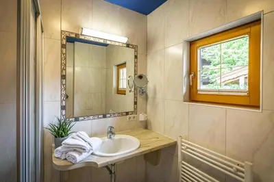 Ein Badezimmer in der Unterkunft Chalet in Fügen near Spieljochbahn
