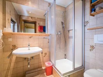 Ein Badezimmer in der Unterkunft Apartment in Saalbach near Ski Slopes