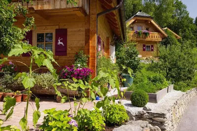 Ein Garten an der Unterkunft Chalet in Wildkogel near Ski Slopes