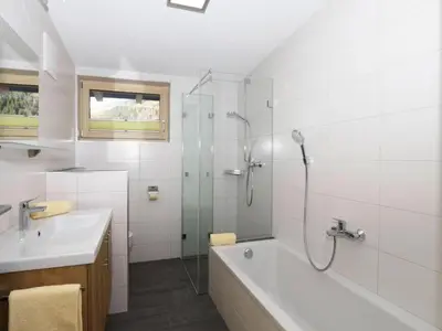 Ein Badezimmer in der Unterkunft Holiday Home in Aschau near Climbing Center
