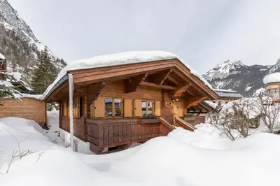 Ein allgemeiner Bergblick oder ein Berglick von der Ferienwohnung aus