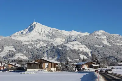 Ein allgemeiner Bergblick oder ein Berglick von der Ferienwohnung aus