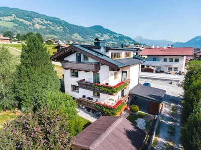 Ein allgemeiner Bergblick oder ein Berglick von der Ferienwohnung aus