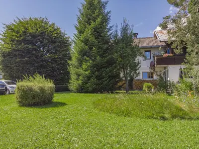 Ein Garten an der Unterkunft Chalet Jöchl