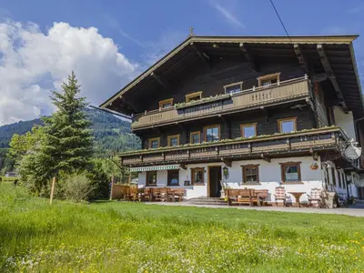 Ein allgemeiner Bergblick oder ein Berglick von des Ferienhauses aus