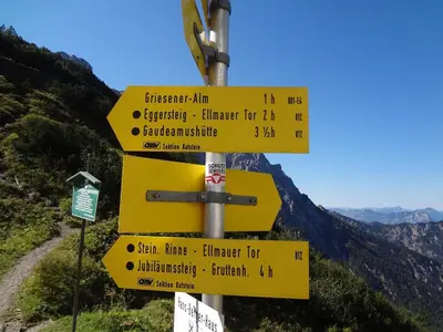 Ein allgemeiner Bergblick oder ein Berglick von des Ferienhauses aus