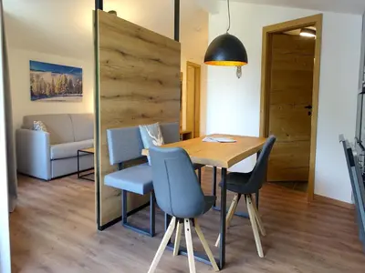 Ein Sitzbereich in der Unterkunft Bergzeit flat Saalbach directly on the ski piste