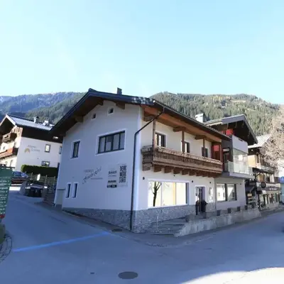 High-quality holiday apartment in Oberkrimml near waterfalls